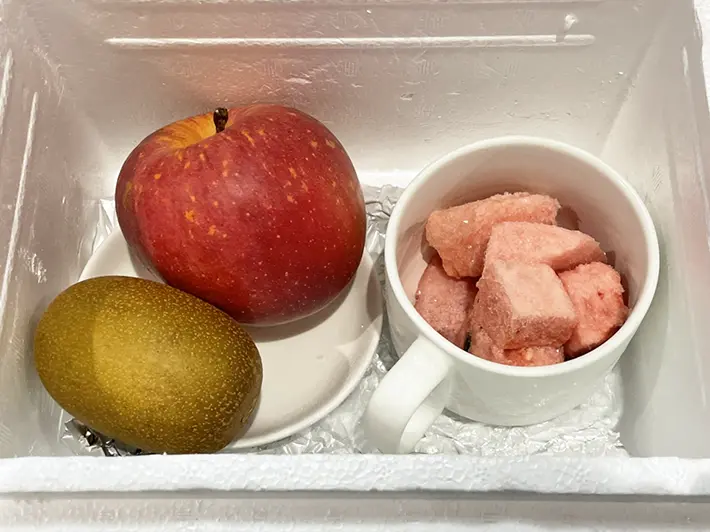 5時間ドライアイスで冷やしたフルーツの写真（撮影：grapeフード編集部）