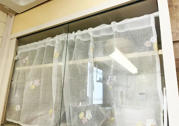 窓の写真（撮影：grapeライフハック編集部）