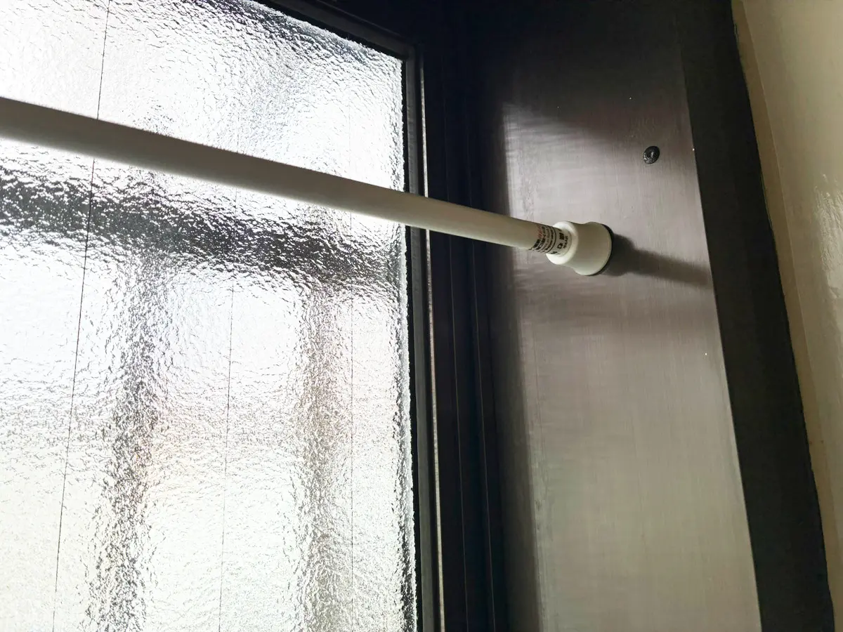つっぱり棒の写真(撮影:grapeライフハック編集部)