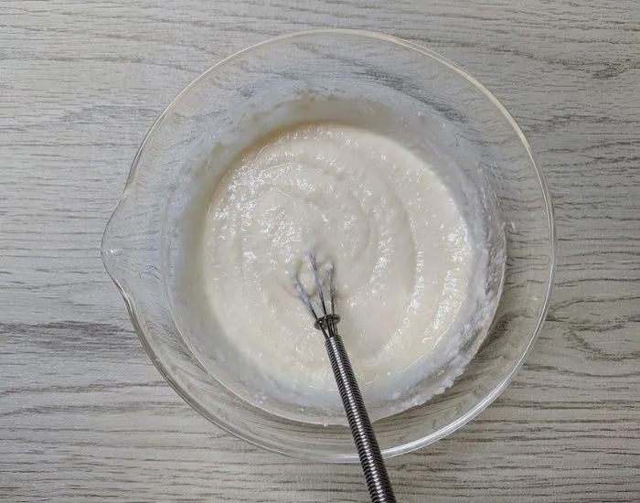 材料を混ぜている様子（撮影：grapeフード編集部）