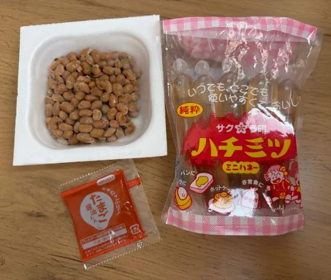 納豆とハチミツ（撮影：grapeフード編集部）
