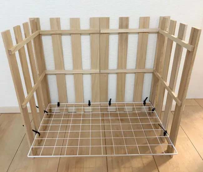 L字型のすのこをもう1セット合わせる（grapeライフハック編集部）