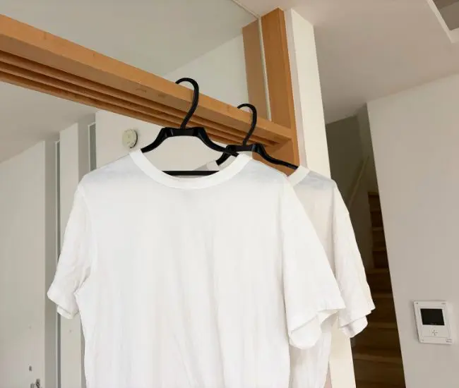 Tシャツを干した様子（撮影：grapeライフハック編集部）