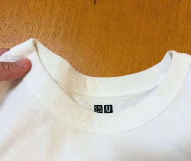 Tシャツの首元（撮影：grapeライフハック編集部）