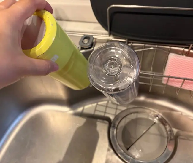 水筒を掛ける（撮影：grapeライフハック編集部）