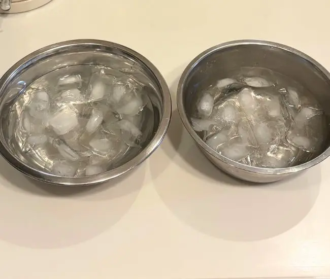 2つの氷水の写真（撮影：grapeライフハック編集部）