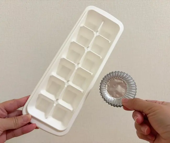 製氷皿とアルミカップの写真（grapeフード編集部撮影）