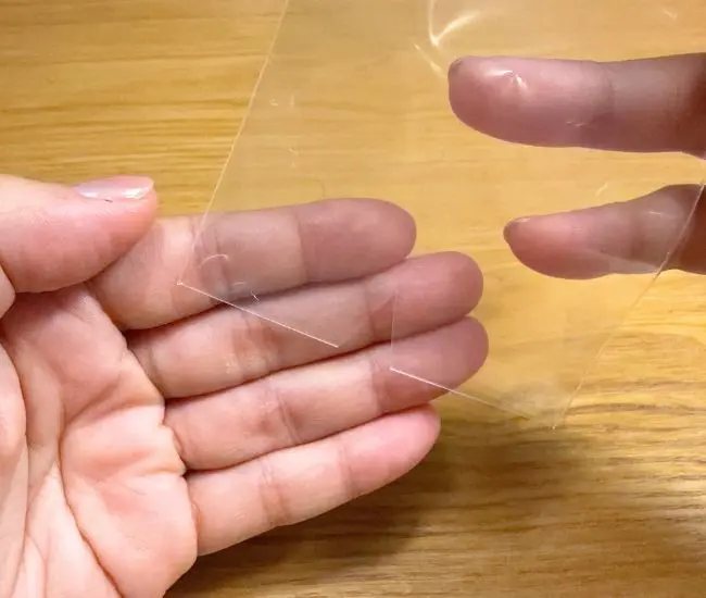 切り込みのサイズを見せる写真（撮影：grapeライフハック編集部）