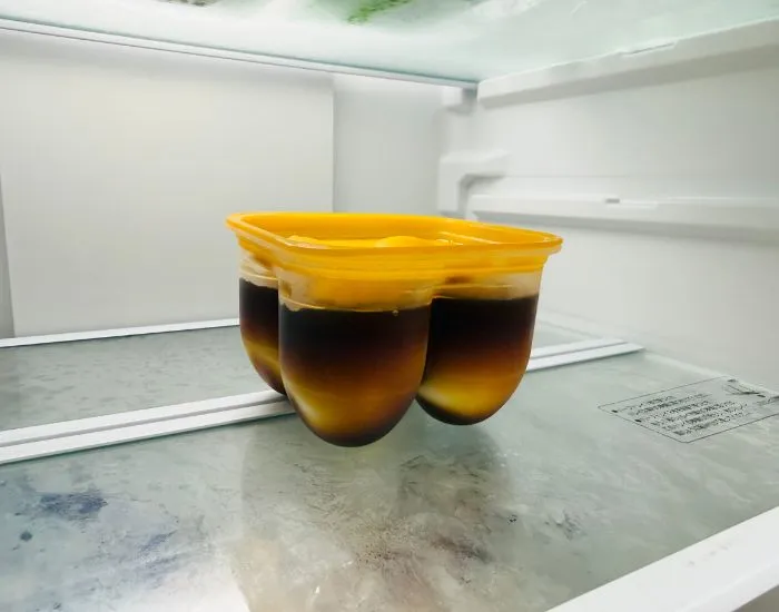 『味付けたまごメーカー』を冷蔵庫に保管している様子（撮影：grapeフード編集部）