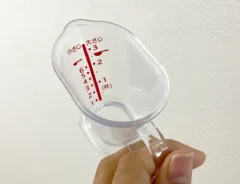 計量カップ（撮影：grapeフード編集部）