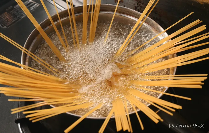 『パスタをゆでるシーン』の写真