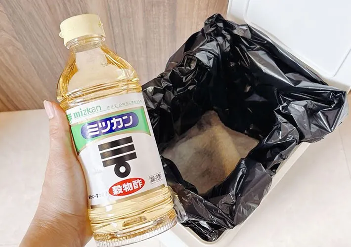 穀物酢とゴミ箱の画像（撮影：キジカク）