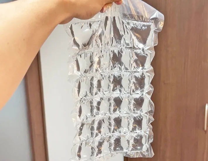 『ダイソー アイスバッグ』の使用写真（撮影：キジカク）