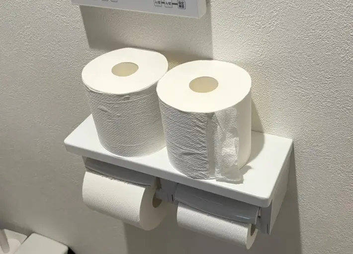 トイレットペーパーを置いた画像（撮影：キジカク）