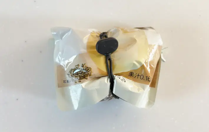 シリコーンマルチバンドで食品の袋をとめている画像（撮影：エニママ）