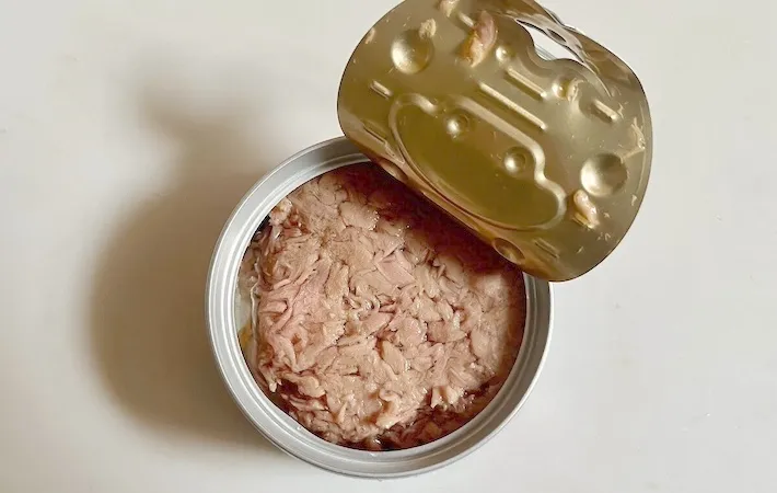 蓋を開けたツナ缶の画像（撮影：エニママ）