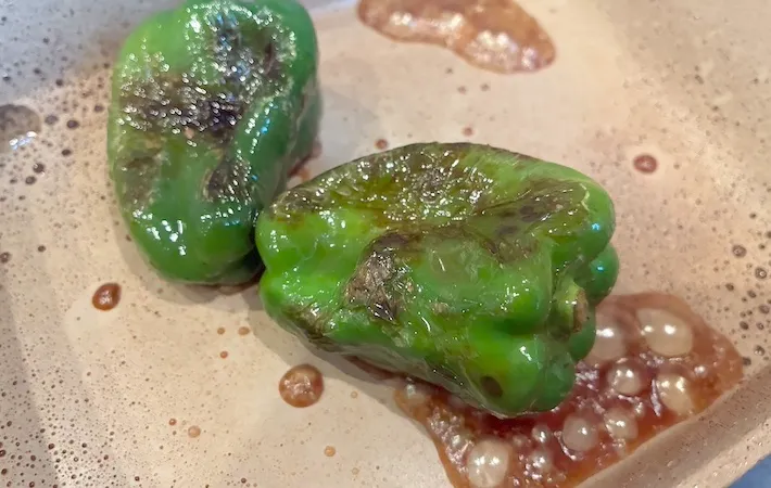 ピーマンにめんつゆをまわしかけて焼いた画像（撮影：エニママ）
