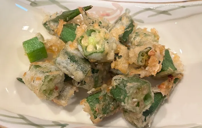 器に盛りつけた『オクラの唐揚げ』の画像（撮影：エニママ）