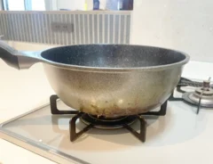 愛用中のフライパンの写真（撮影：grapeフード編集部）