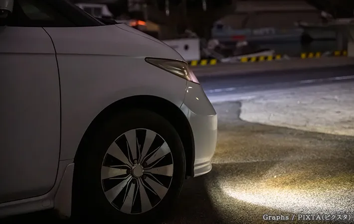 車のライトの写真