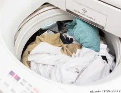 大量に詰め込んだ洗濯機の写真