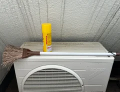 室外機にモノを置く写真（撮影：grapeライフハック編集部）