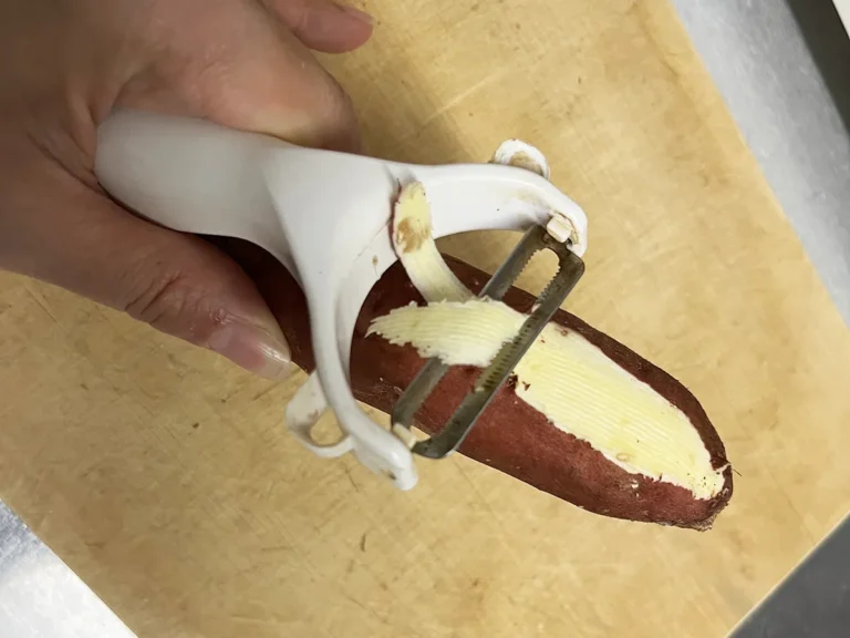 サツマイモ皮むき