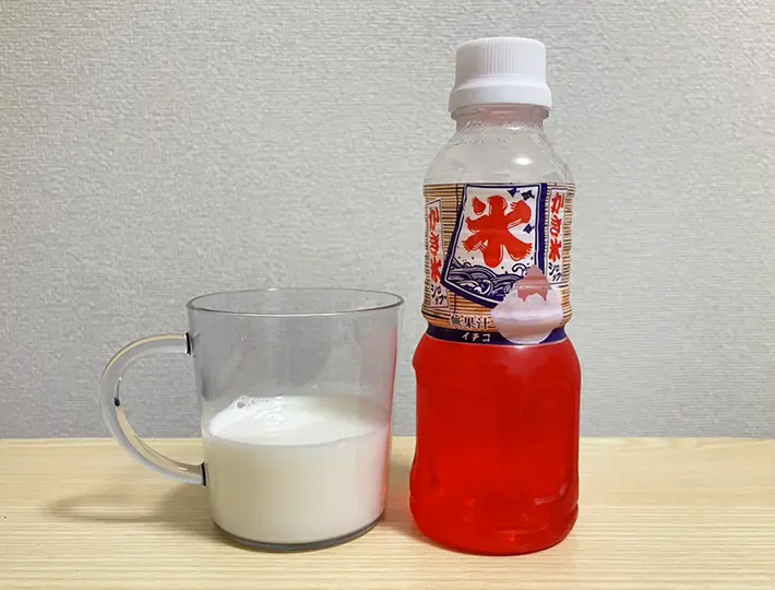 牛乳とかき氷シロップの写真（撮影：grapeフード編集部）