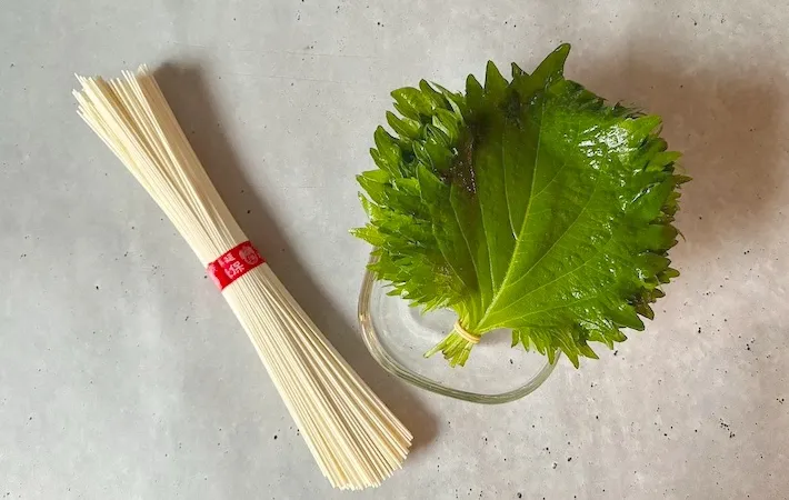 そうめんと大葉の画像（撮影：エニママ）
