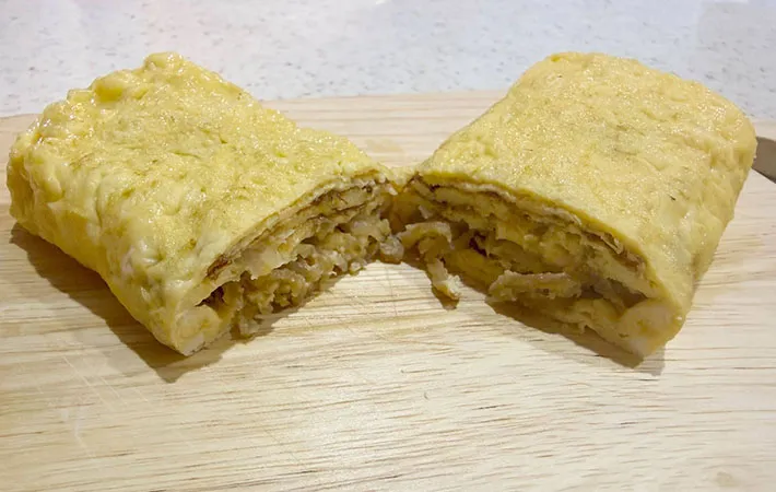 半分に切った玉子焼きの画像（撮影:エニママ）