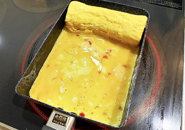 玉子焼きを焼いている途中の画像（撮影：エニママ）