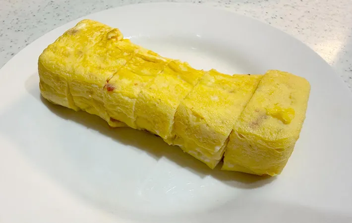 カットした玉子焼きの画像（撮影：エニママ）