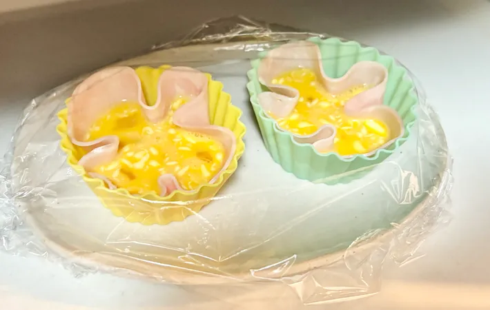 電子レンジで加熱している画像（撮影：エニママ）