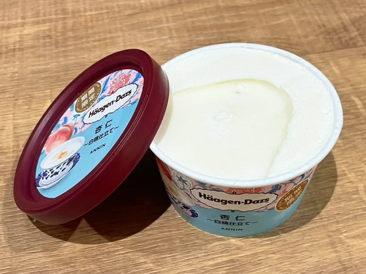 ハーゲンダッツ『杏仁~白桃仕立て~』の写真(撮影:grapeフード編集部)