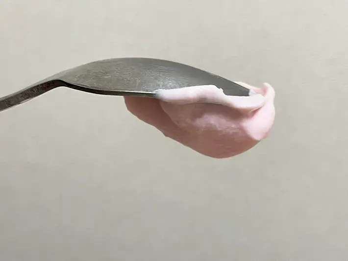水切りしてもったりしたヨーグルトの写真（撮影：grapeフード編集部）
