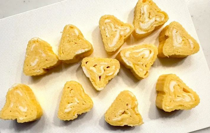 玉子焼きをカットした画像（撮影：エニママ）