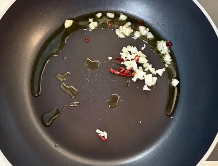 火にかけている画像（撮影：エニママ）