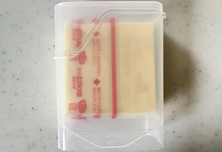 スライスチーズを収納した画像（撮影：エニママ）