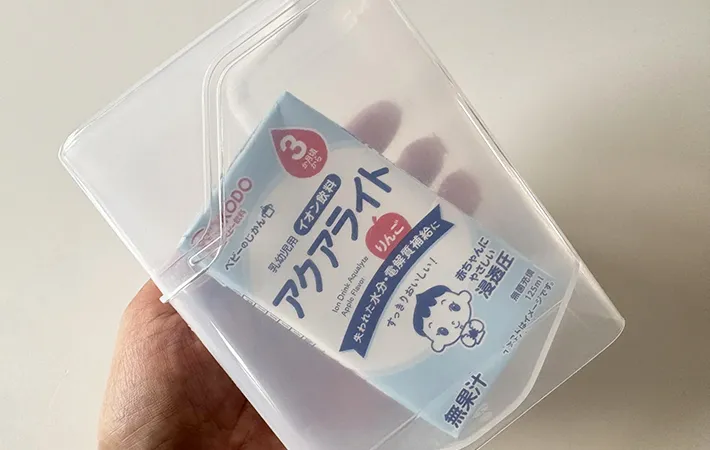 紙パックジュースを収納した画像（撮影：エニママ）