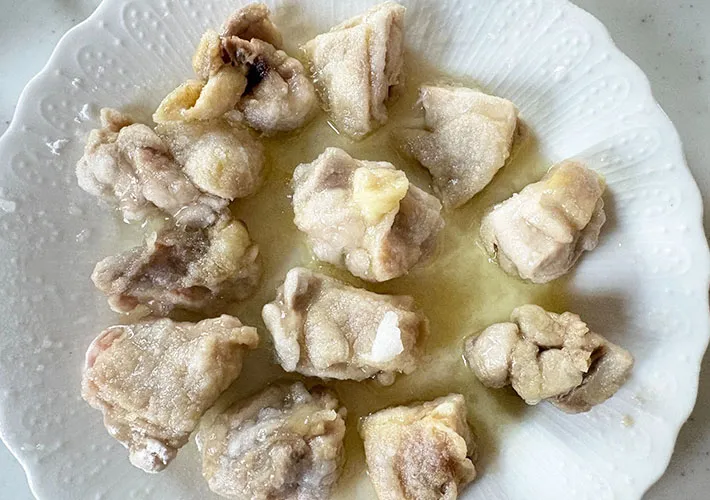 電子レンジで加熱した鶏もも肉の画像（撮影:エニママ）