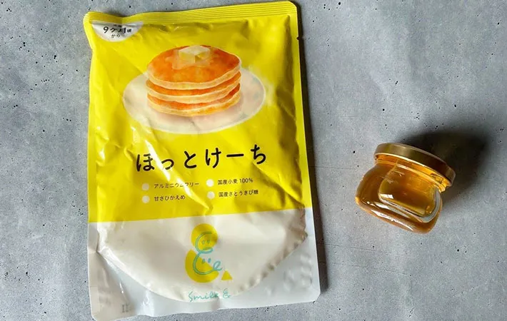 ホットケーキミックスとはちみつのパッケージ画像（撮影:エニママ）