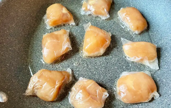 フライパンで焼いている画像（撮影：エニママ）