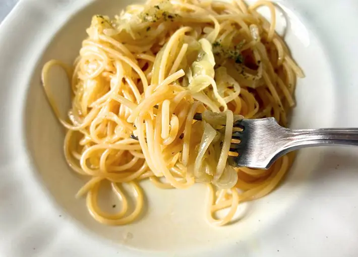 フォークでパスタを持ち上げる画像（撮影：エニママ）