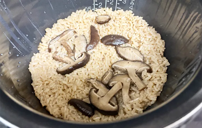 炊きあがったしいたけご飯の画像（撮影：エニママ）
