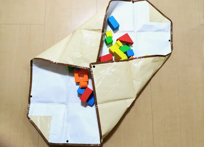 対角線のスナップボタンをとめた画像（撮影：エニママ）