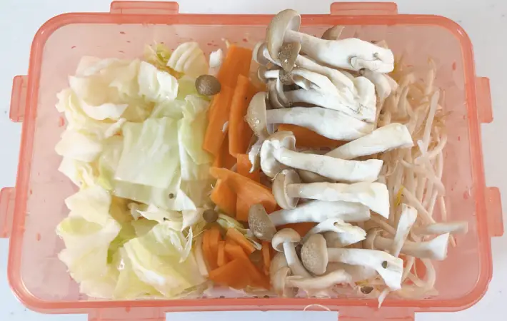 耐熱容器に野菜を入れた画像（撮影：エニママ）