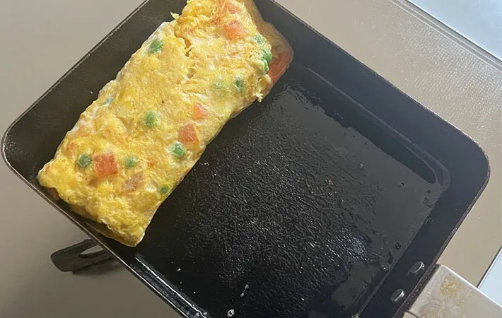 玉子焼きを焼いている途中の画像（撮影:エニママ）