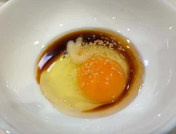 卵やめんつゆなどを入れた画像（撮影：エニママ）