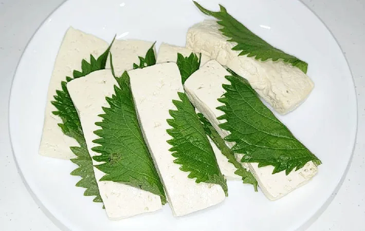 木綿豆腐に大葉を巻いた画像（撮影:エニママ）