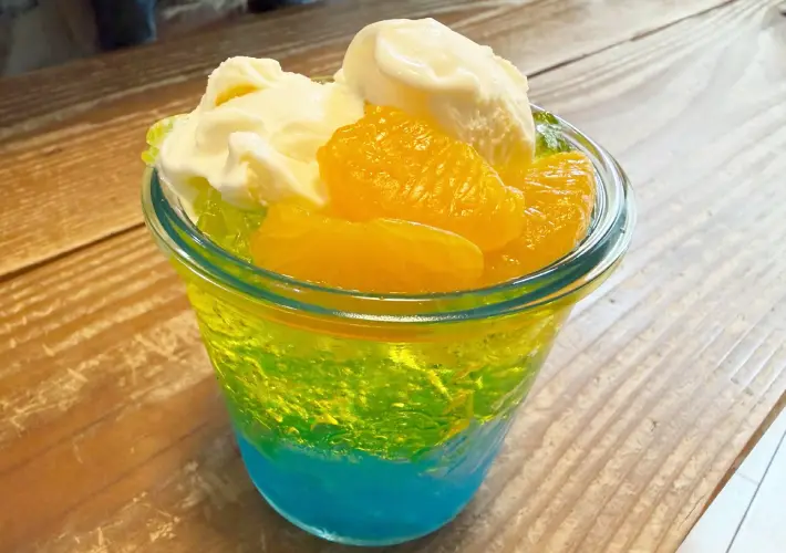 アイスとみかん缶を盛り付けた画像（撮影：エニママ）